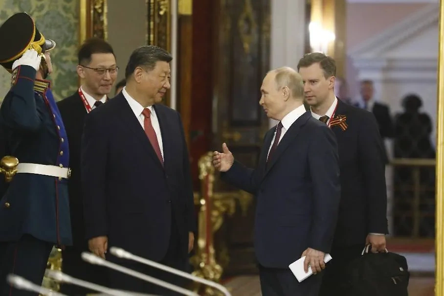 Си Цзиньпин и Владимир Путин. Обложка © Life.ru
