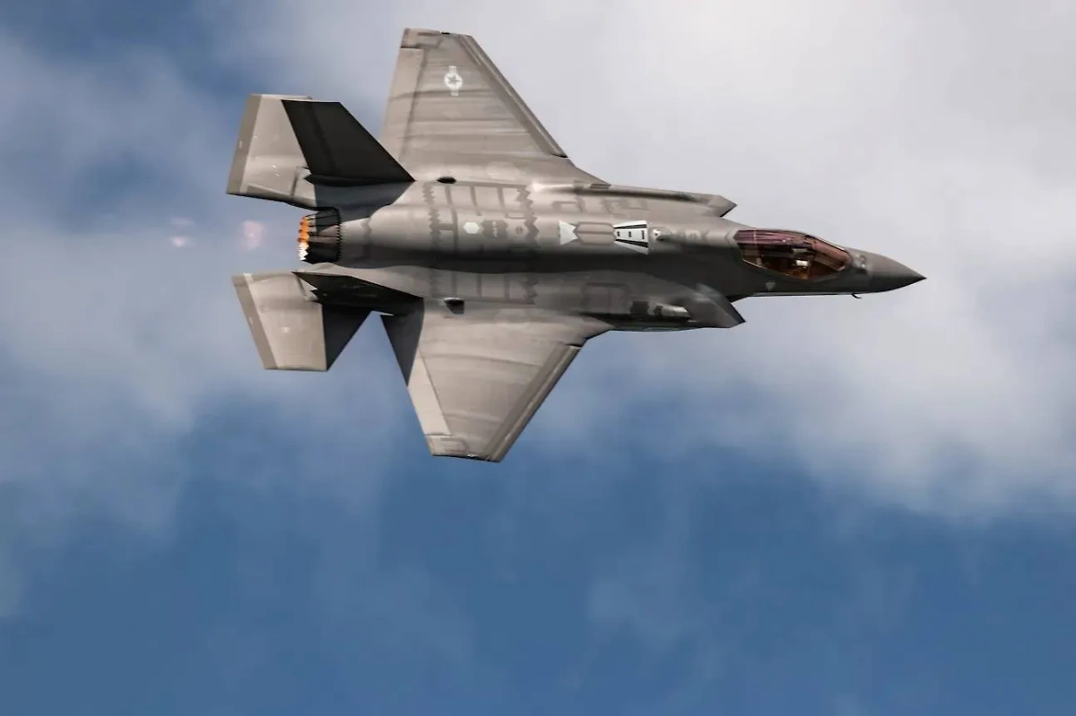 Истребитель F-35. Обложка © Shutterstock / FOTODOM / jgorzynik