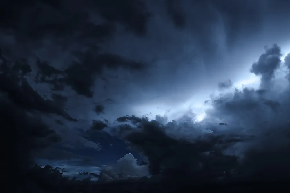 Непогода. Обложка © Shutterstock / FOTODOM / pamas