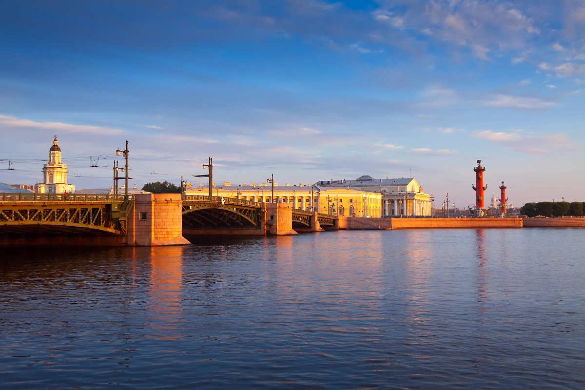 Санкт-Петербург. Обложка © Freepik / bearfotos