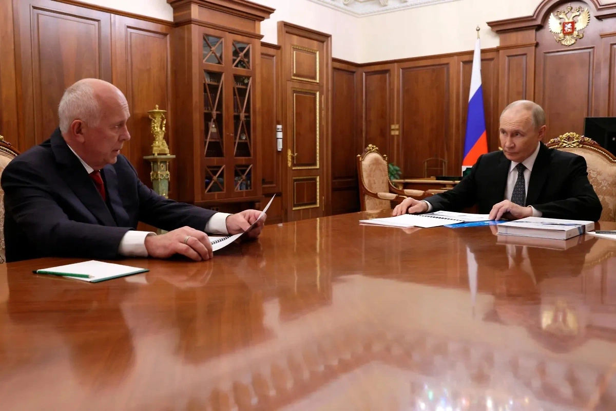 Встреча Владимира Путина с Сергеем Чемезовым. Обложка © kremlin.ru
