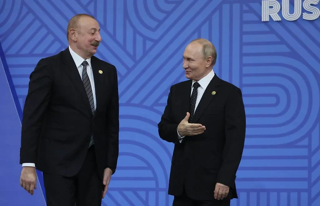 Президент России Владимир Путин и президент Азербайджана Ильхам Алиев. Обложка © AP/TASS/Maxim Shipenkov  