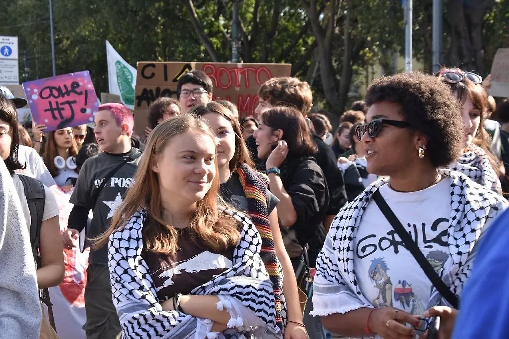 Грета Тунберг на пропалестинской акции. Обложка © Х / gretathunberg