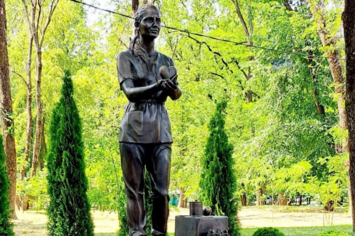 Памятник волонтёрам СВО в Ростове-на-Дону. Обложка © VK / «Вести Дон | Новости Ростова и Ростовской области»