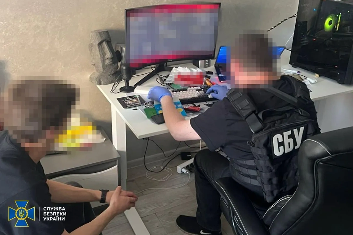 СБУ раскрыла схему подделки документов. Обложка © СБУ