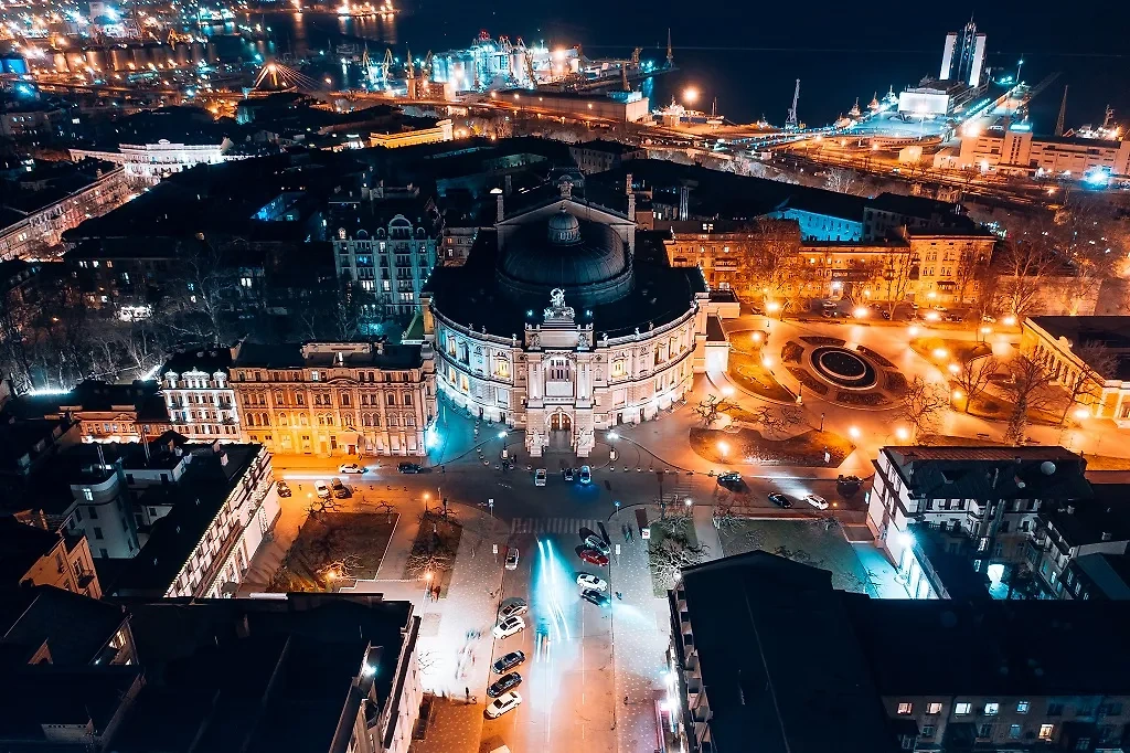 Одесса ночью. Обложка © Shutterstock / FOTODOM / Hrecheniuk Oleksii