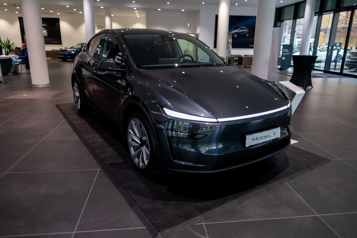 Tesla Model Y. Обложка © Shutterstock / FOTODOM / Kittyfly
