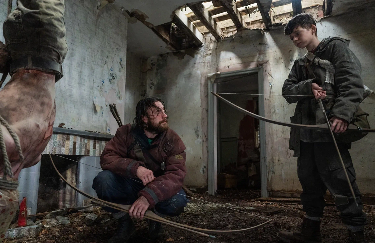 Фото © Кадр из фильма «28 лет спустя», режиссёр Дэнни Бойл, сценарист  Дэнни Бойл, Алекс Гарленд / Kinopoisk