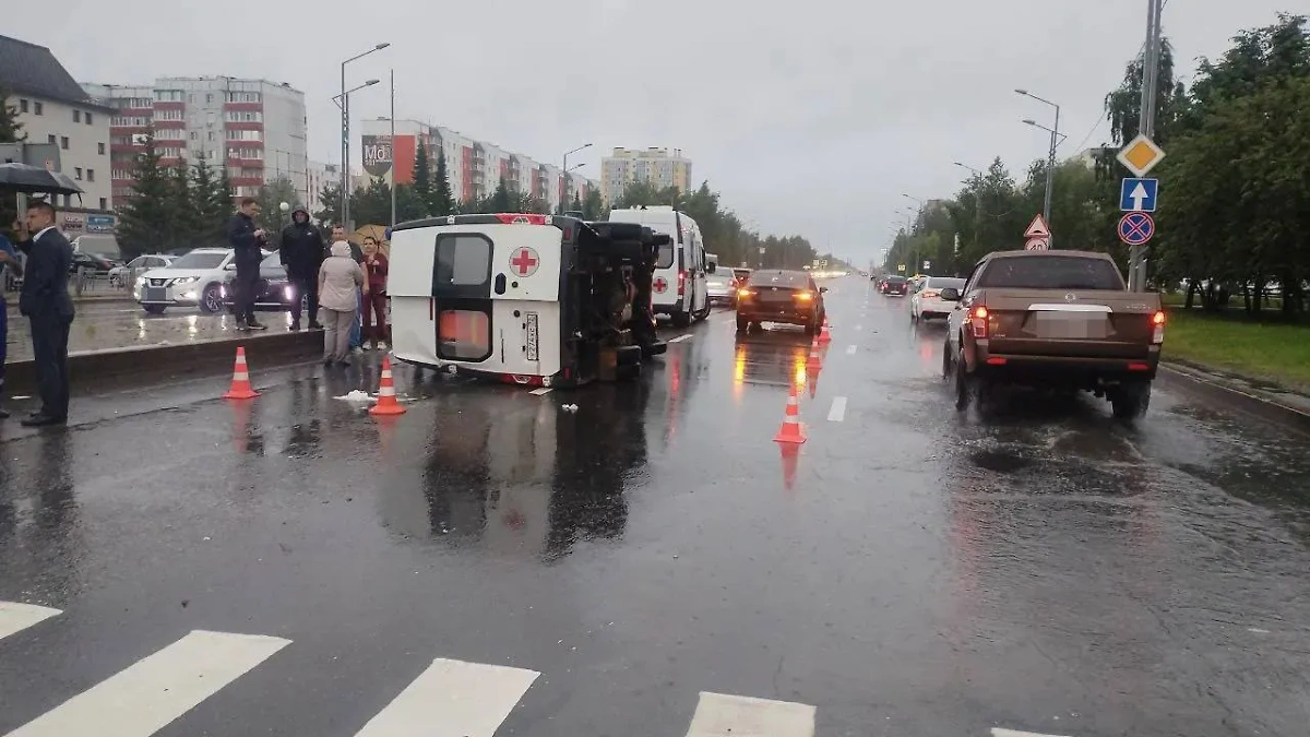 Место ДТП. Обложка © Telegram / Госавтоинспекция Тюменской области