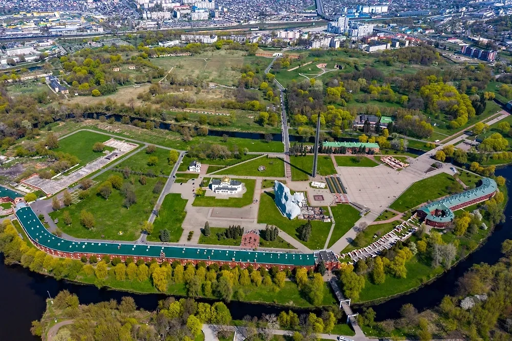 Брестская крепость, вид сверху. Обложка © Shutterstock / FOTODOM / Esetov Alexey