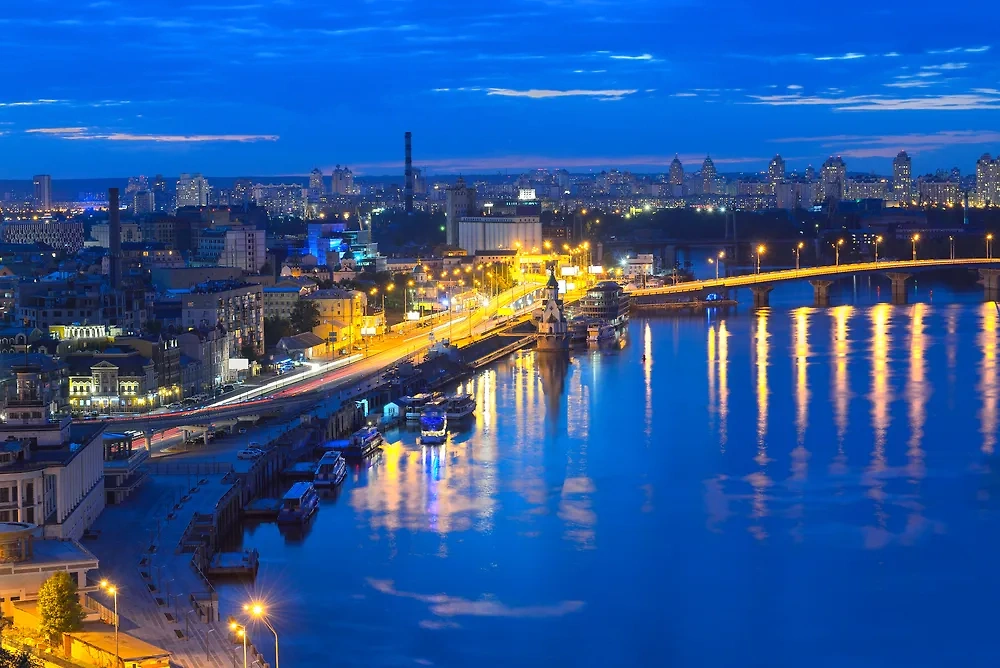 Обложка © Shutterstock / FOTODOM / Artur Synenko