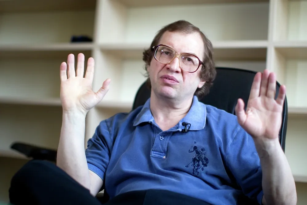 Сергей Мавроди — человек, который стал символом хаоса 90-х и сам изрядно в нём поучаствовал. Фото © РИА «Новости» / Илья Питалев