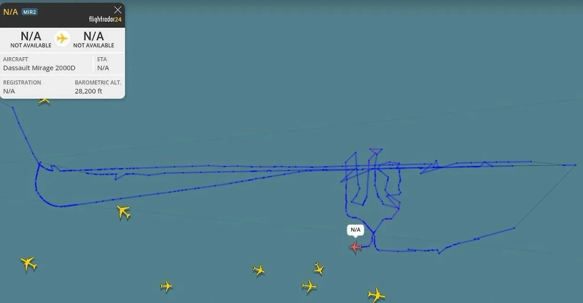 Трезуб кисти французских художников над Чёрным морем. Скриншот © Flightradar24.com