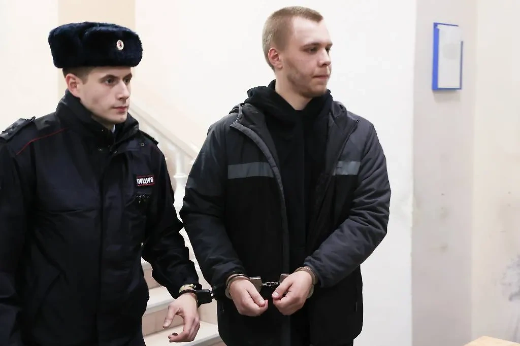 Никита Журавель (справа), осужденный за сожжение Корана. Обложка © Дмитрий Рогулин/ТАСС