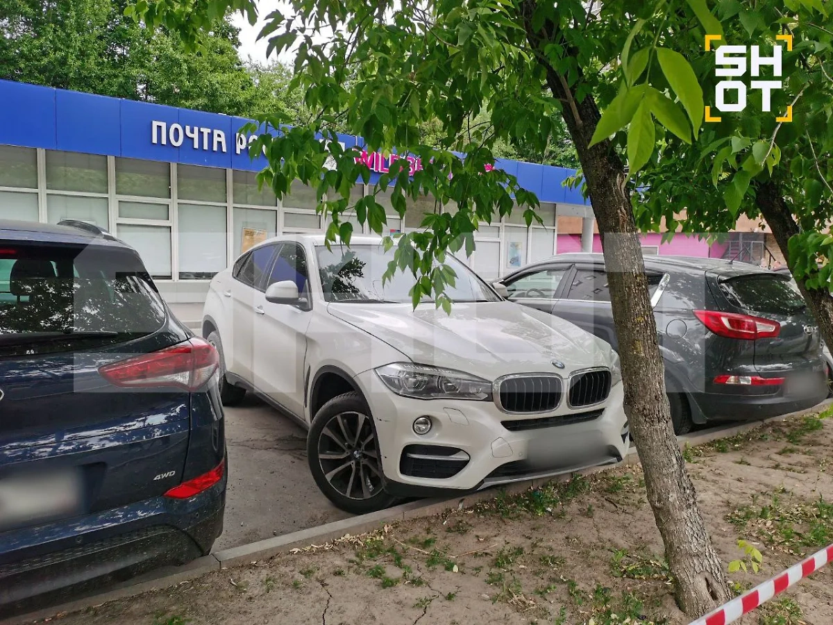 Автомобиль, который сейчас обследуют правоохранители. Фото © SHOT