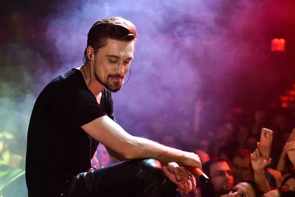 Дима Билан. Обложка © Shutterstock / FOTODOM / FashionStock.com