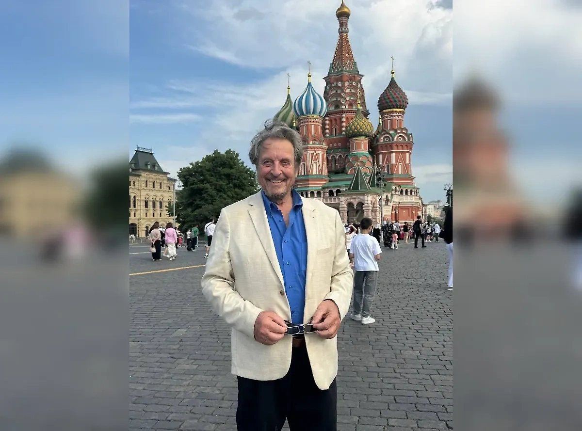 Эррол Маск на Красной площади. Обложка © Instagram (соцсеть запрещена в РФ; принадлежит корпорации Meta, которая признана в РФ экстремистской) / errolgrahammusk
