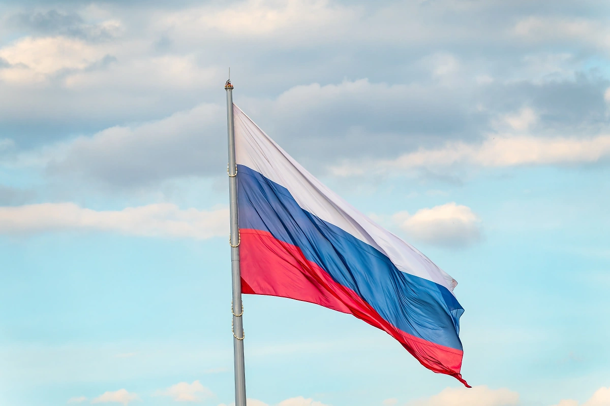 Флаг России. Обложка © Shutterstock / FOTODOM/ Dark_Side