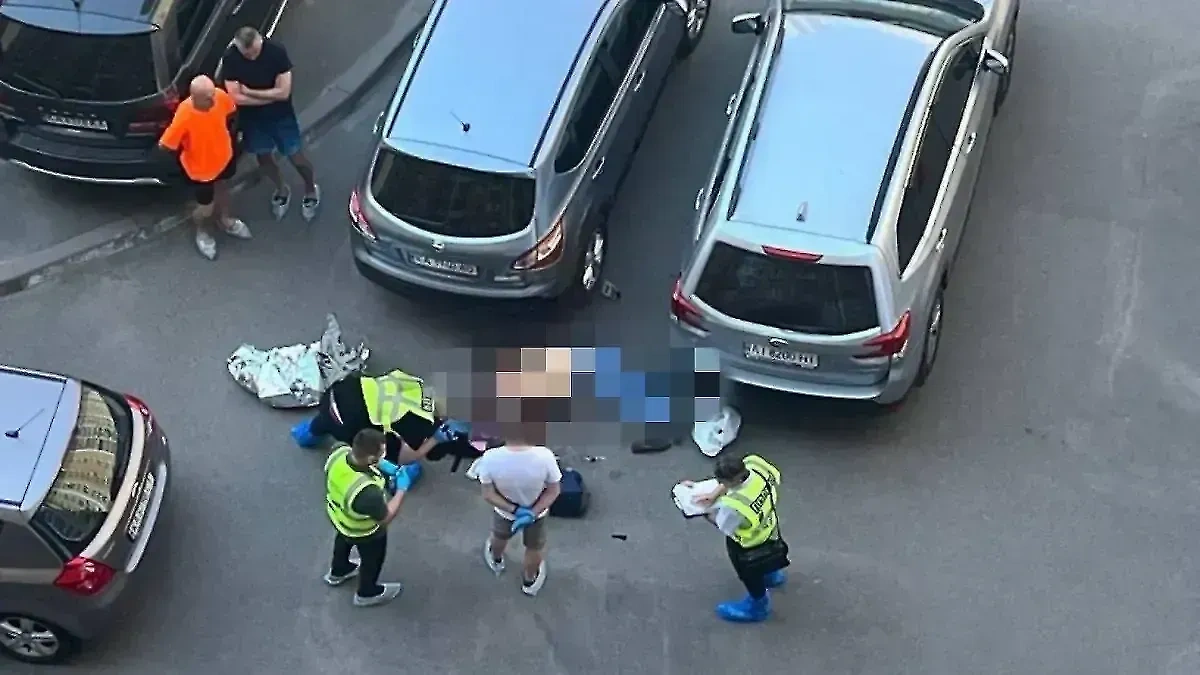 Место убийства сотрудника СБУ в Киеве. Обложка © Facebook (Соцсеть запрещена в РФ; принадлежит корпорации Meta, которая признана в РФ экстремистской) / Киевский Движ