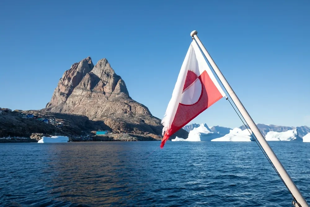 Обложка © Greenland / FOTODOM / Michal Balada
