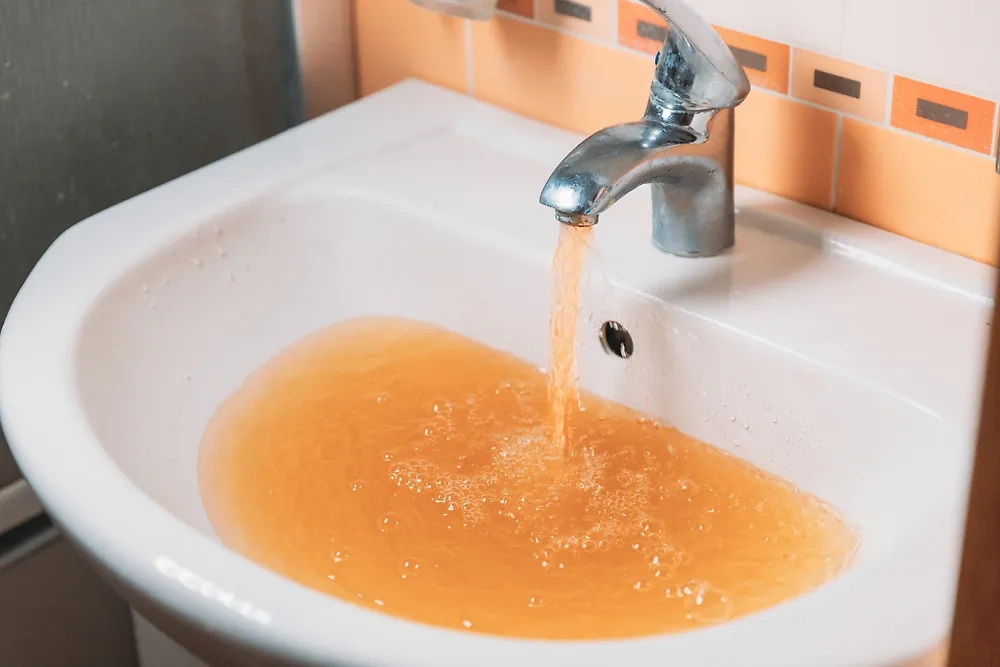 Какая вода считается некачественной по ГОСТу и СанПиНу. Фото © Shutterstock / FOTODOM / George Trumpete