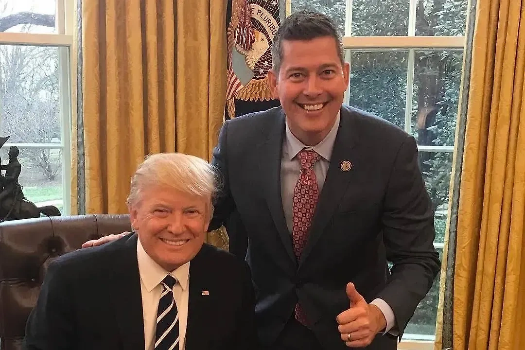 Дональд Трамп и Шон Даффи. Обложка © Instagram (соцсеть запрещена в РФ; принадлежит корпорации Meta, которая признана в РФ экстремистской) / repseanduffy
