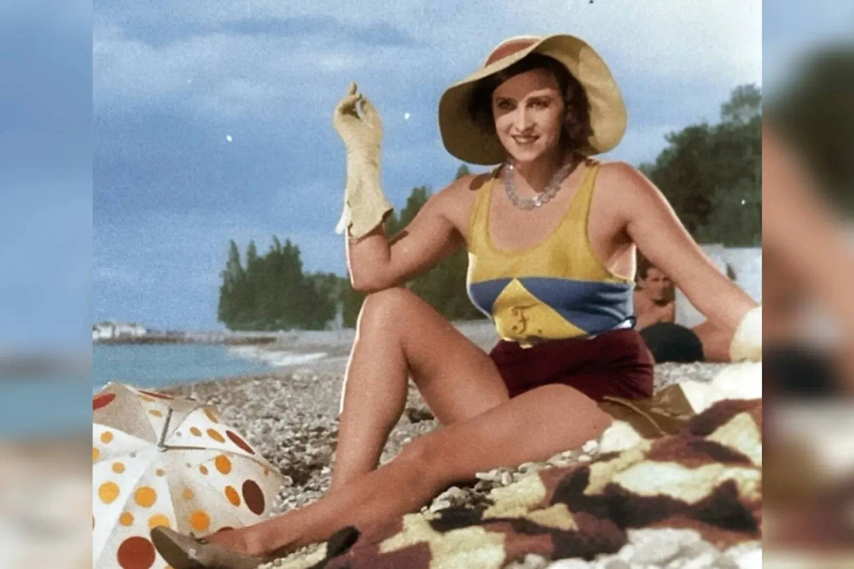 Елена из «Весёлых ребят» в исполнении Марии Стрелковой в 1934 году. Фото © Кадр из фильма «Весёлые ребята», режиссёр Григорий Александров, сценаристы Николай Эрдман, Владимир Масс, Григорий Александров / Kinopoisk