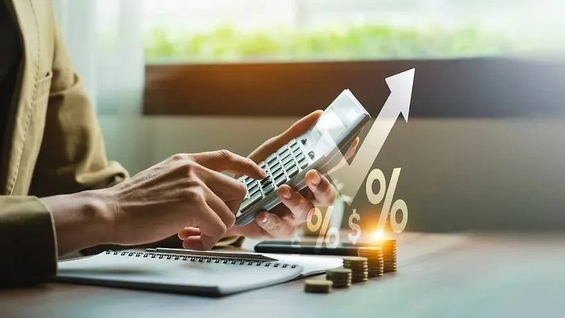 Эксперт рассказал, где хранить деньги в 2025 году. Обложка © Shutterstock / FOTODOM / Sutthiphong Chandaeng