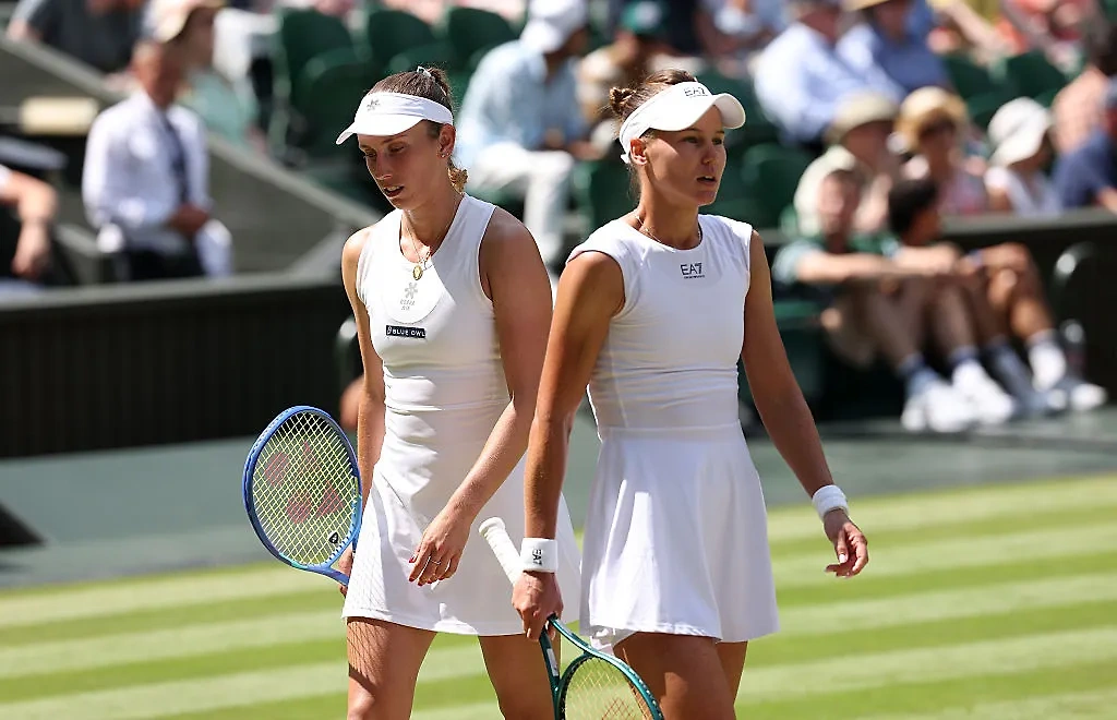 Вероника Кудерметова (справа) и Элизе Мертенс.Обложка © Getty Images Sport/ Clive Brunskill