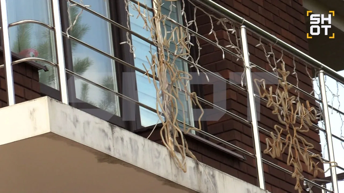 Облезлый дом Artik, вид снаружи. Фото © SHOT