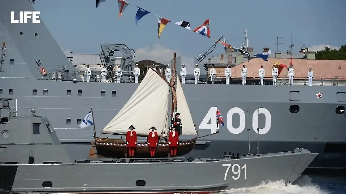 Парад в честь Дня ВМФ в Санкт-Петербурге в 2024 году. Фото © Life.ru / Павел Баранов
