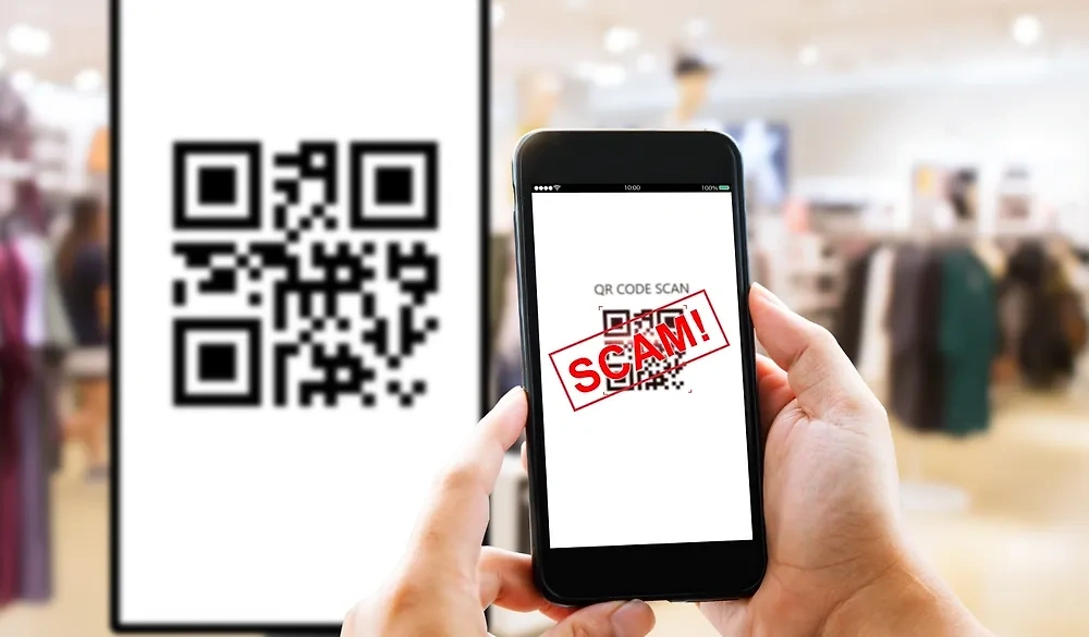 Опасные QR-коды и фальшивые банковские программы. Фото © Shutterstock / FOTODOM / panuwat phimpha