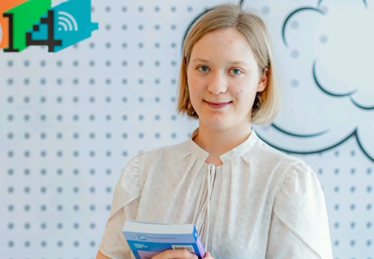 Школьница из Москвы Надежда Яшмолкина сдала ЕГЭ на 400 баллов. Обложка © Telegram / Мэр Москвы Сергей Собянин