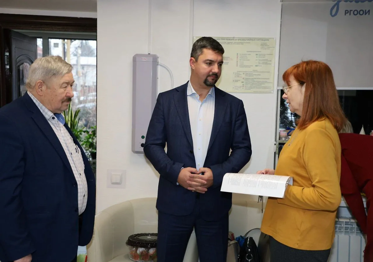 Евгений Юркин (по центру). Обложка © Telegram / Ростовводоканал