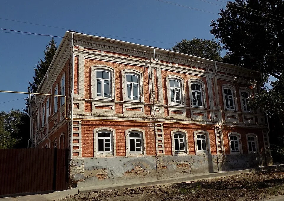 Здание суджанского краеведческого музея. Обложка © Wikipedia.org / Aleksandra057