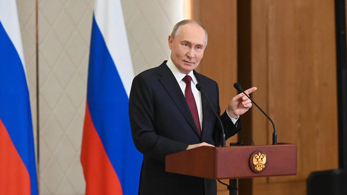 Президент РФ Владимир Путин. Обложка © Life.ru