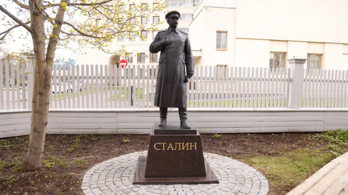 Памятник Иосифу Сталину в Вологодской области. Обложка © Telegram / Филимонов LIVE