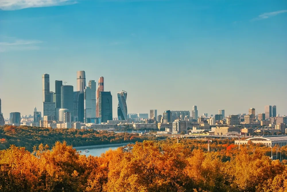 Бабье лето 2025 — когда оно начинается в Москве, к чему нам готовиться? Фото © Shutterstock / FOTODOM / Noppasin Wongchum