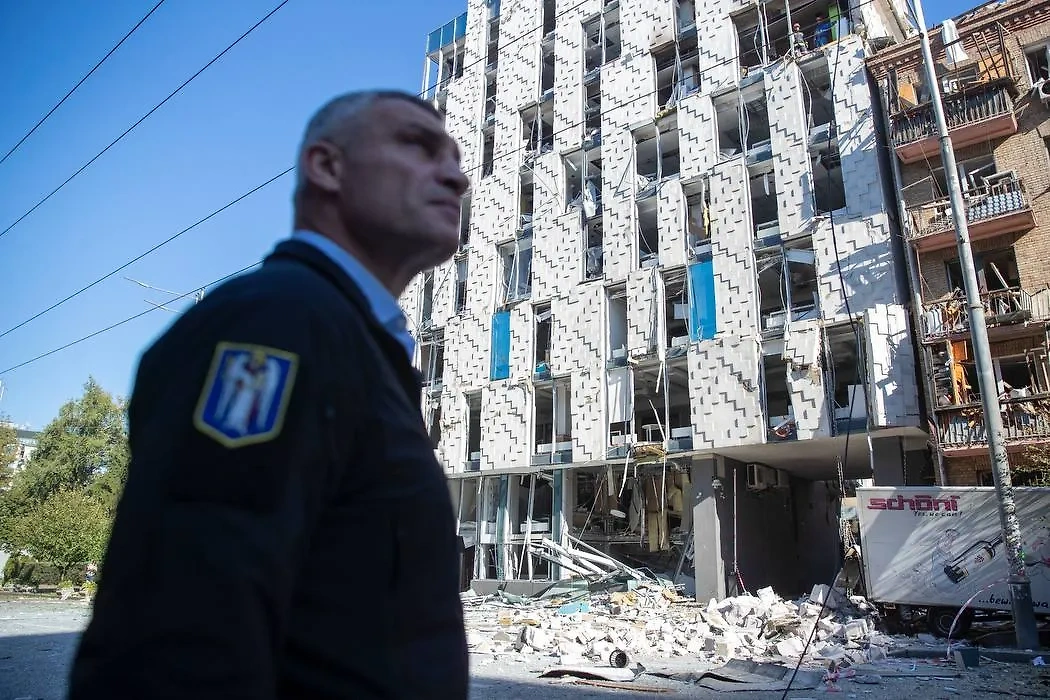 Кличко на фоне домов в Киеве. Фото ©  Социальные сети Виталия Кличко