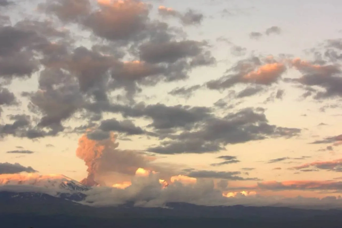 Вулкан Ключевской. Обложка © Камчатский филиал ФИЦ ЕГС РАН