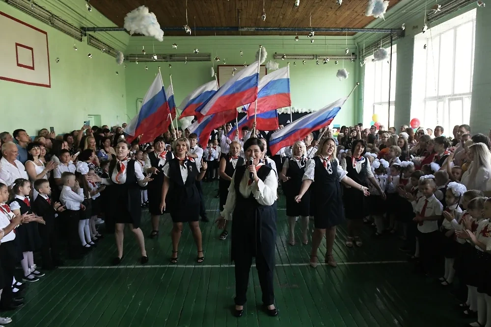 Посещение линейки 1 сентября — традиция, но нужно проверить по уставу школы. Фото © РИА Новости / Таисия Воронцова