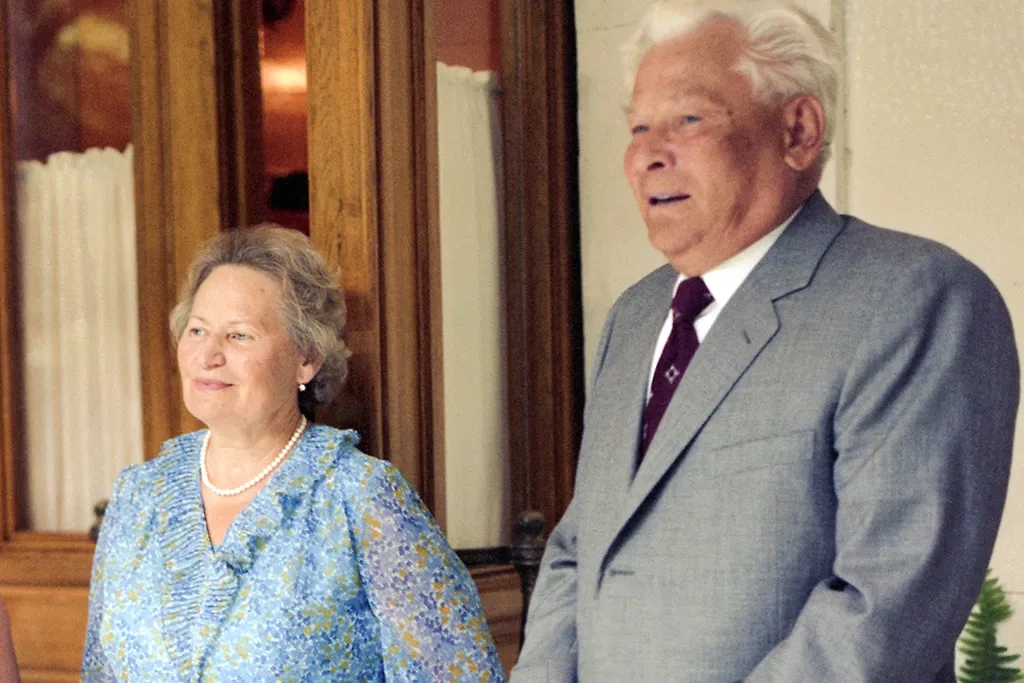 Константин Черненко и его супруга Анна Дмитриевна. Фото © ТАСС / Владимир Мусаэльян