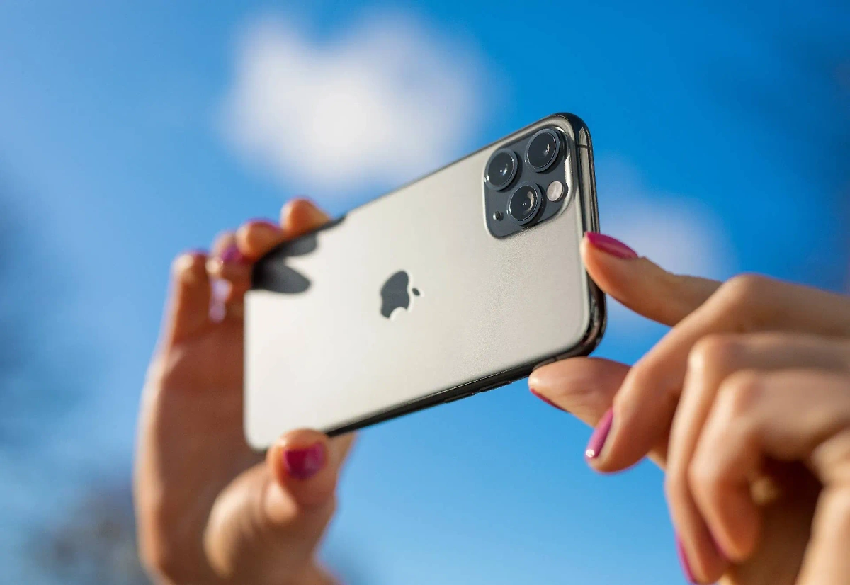 Камера iPhone 17 Pro — 48 мегапикселей. Фото © Shutterstock / FOTODOM / Kicking Studio
