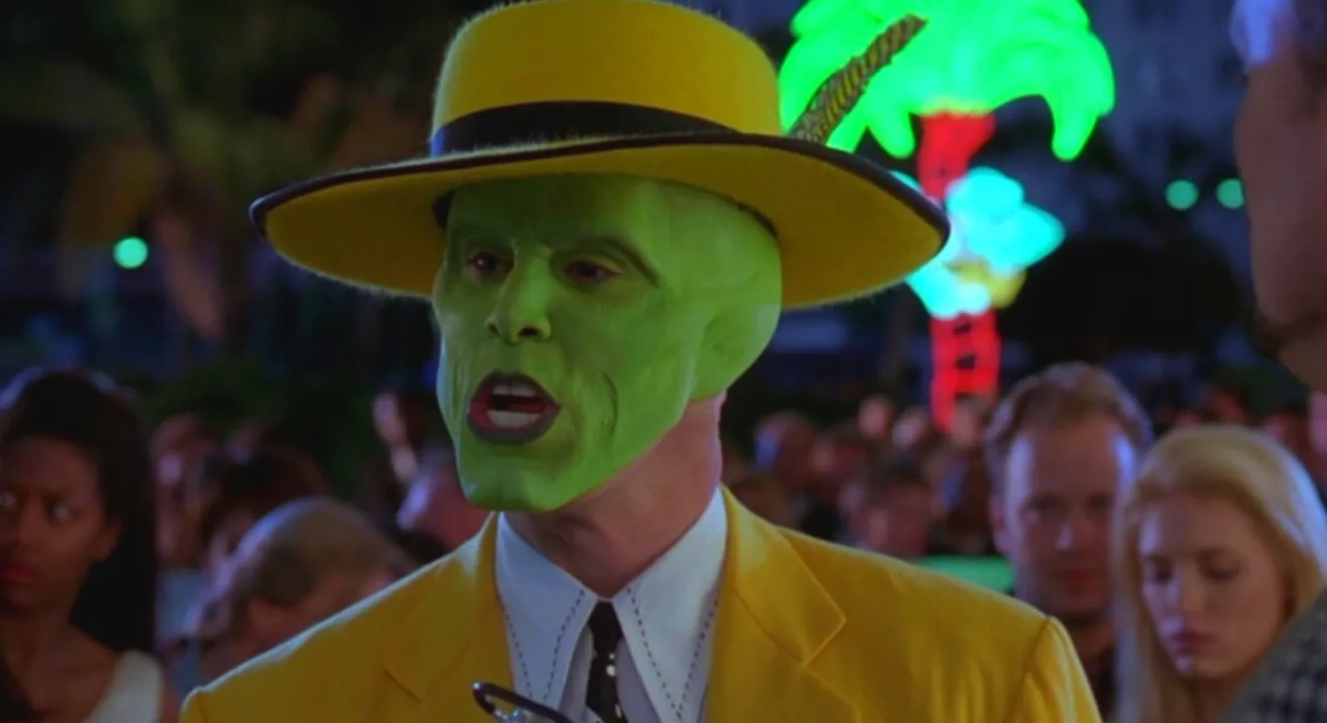 Джим Керри знаменит по своим ролям в фильмах «Маска» и «Эйс Вентура: розыск домашних животных». Кадр из фильма «Маска», режиссёр Чак Рассел, сценарист 
Майк Уэрб / Kinopoisk