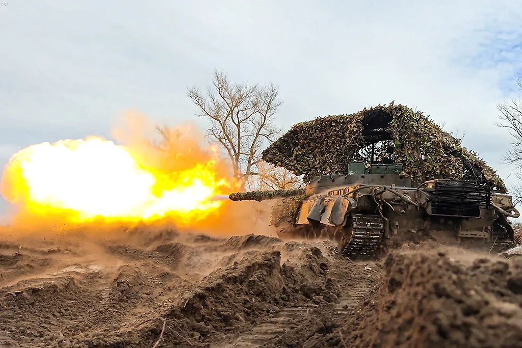 Танк Т-80УМ-2 во время боевой работы. Фото © ТАСС / Александр Река