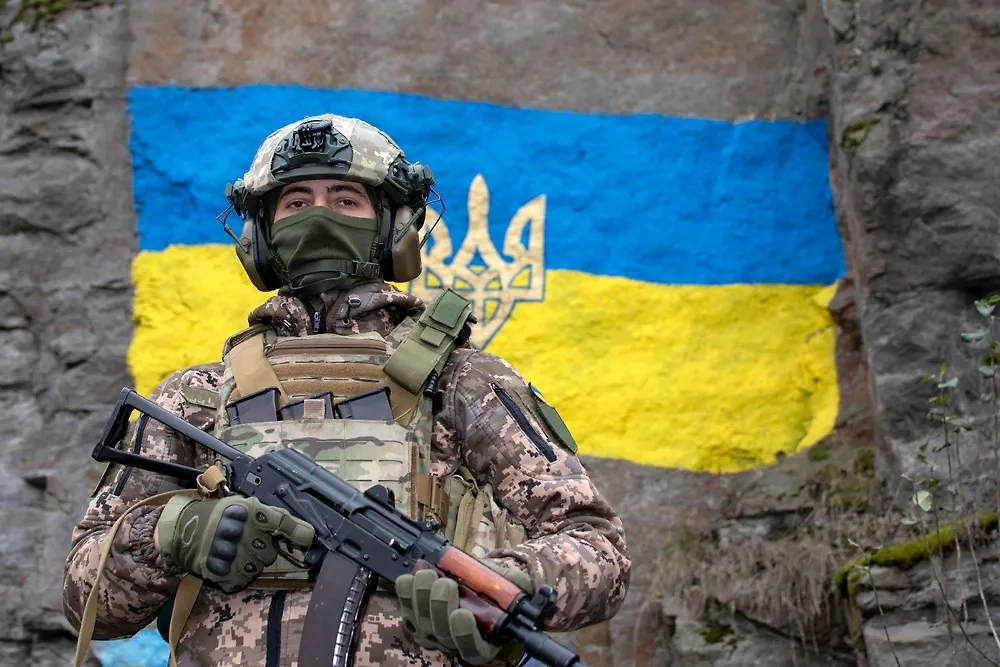 Боевик ВСУ. Обложка © Shutterstock / FOTODOM / PumpedVisuals