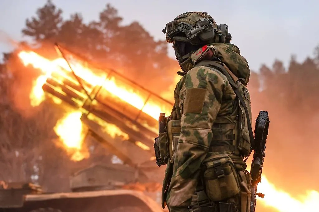 Российский военный в зоне проведения СВО. Обложка © ТАСС / Алексей Коновалов