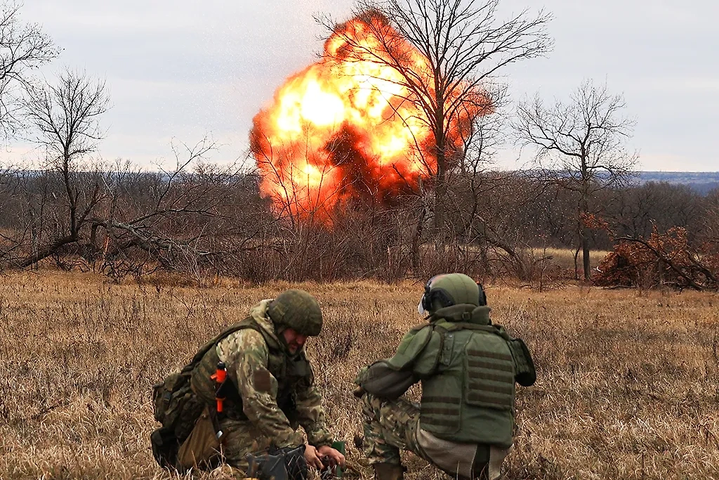 Российские военные в зоне проведения СВО. Обложка © ТАСС / Александр Река