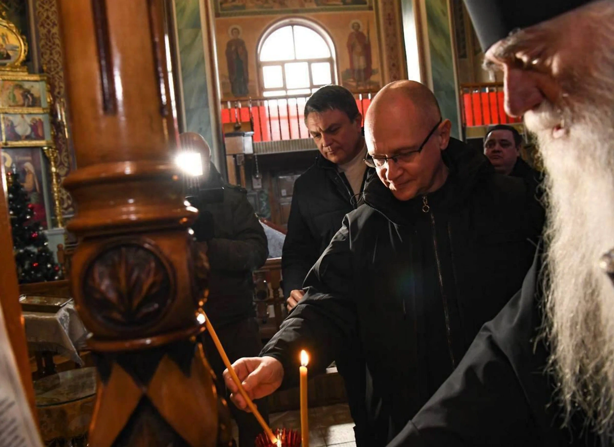 Леонид Пасечник и Сергей Кириенко посетили храм в Ровеньках в ЛНР. Фото © Telegram / Леонид Пасечник