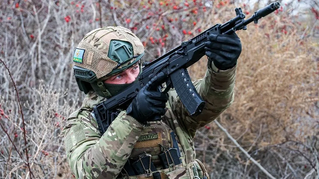 Российский боец в зоне проведения СВО. Фото © ТАСС / Алексей Коновалов